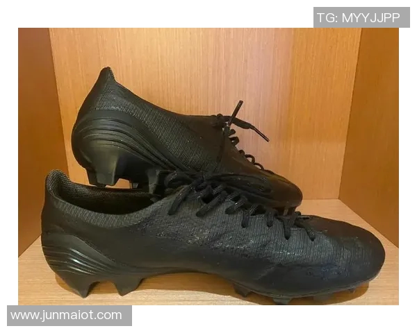 球星亲穿过的足球鞋拍卖价格如何 价值能否超越普通限量版鞋款